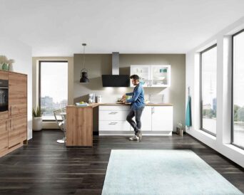 Einbaukueche In Holz Und Weiss